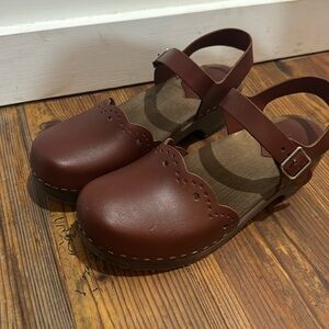 Sandgrens Milan Clogs - women’s size 9-9.5 - EUC